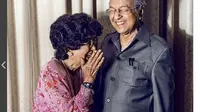 Perdana Menteri Malaysia Mahathir Mohamad kerap mengunggah foto bersama istri tercintanya, Siti Hasmah. (Instagram Mahathir Mohamad)