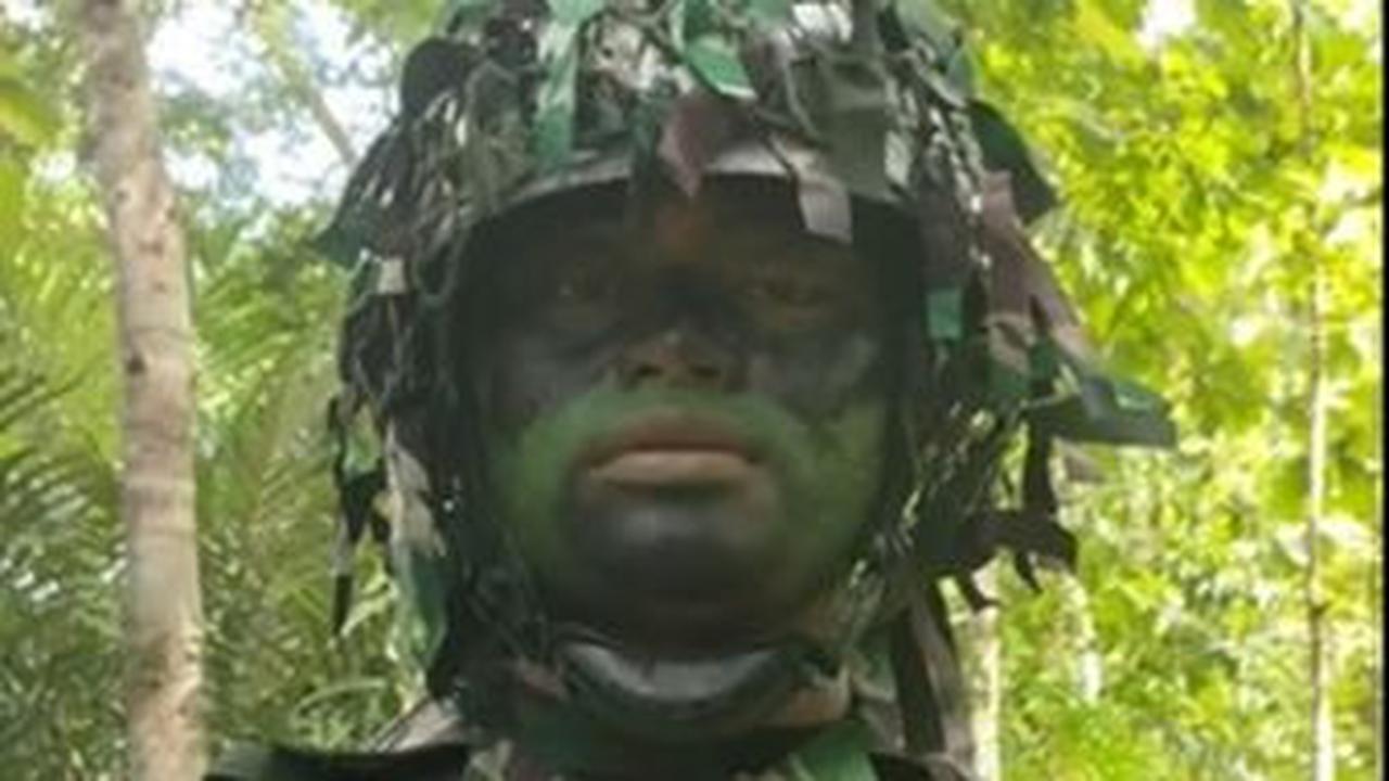 Melansir dari akun Tiktok @pandusport.com, membagikan momen ketika seorang prajurit TNI AD ditertawakan oleh seorang komandannya.