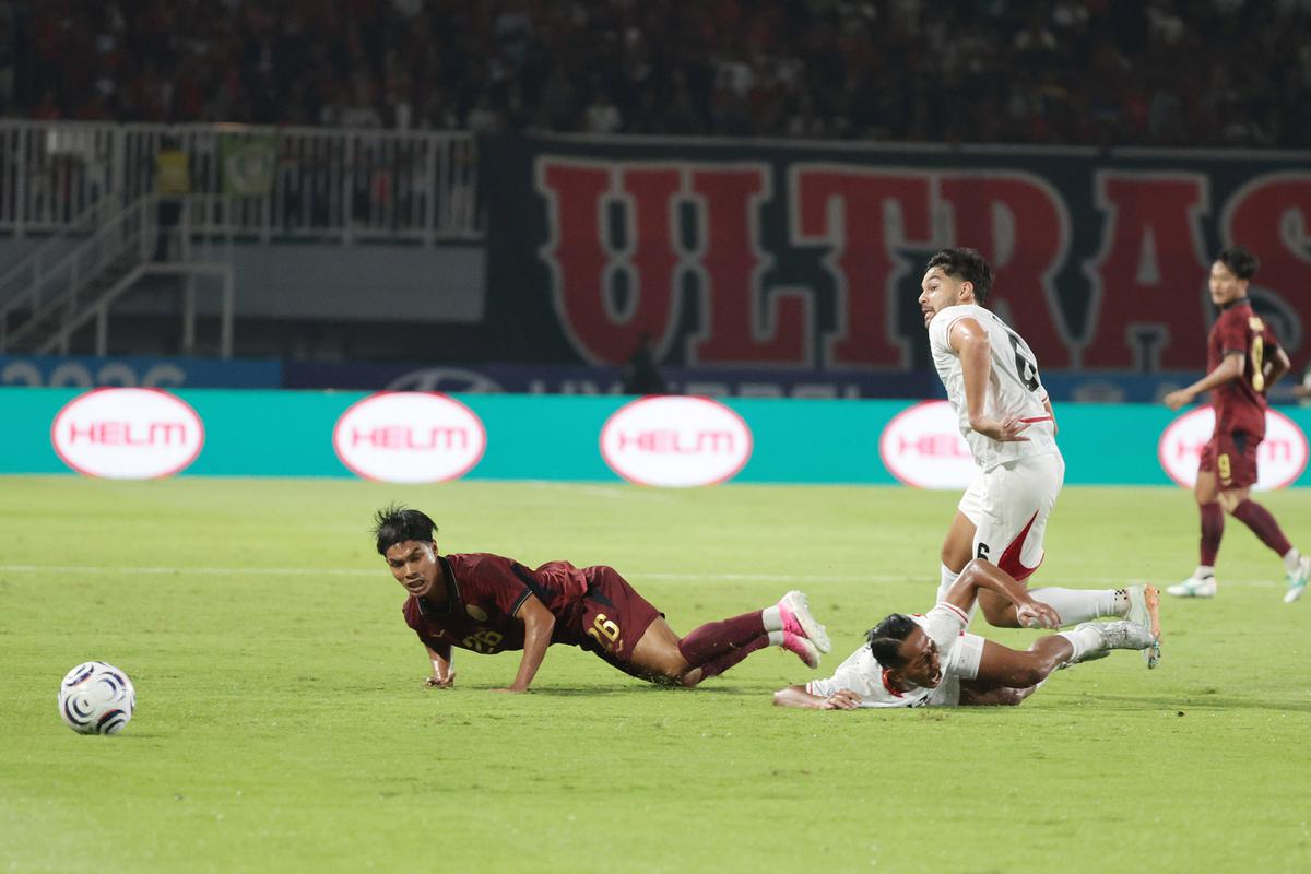 Mitchell Baker Antar Timnas Tekuk Kamboja 5-1