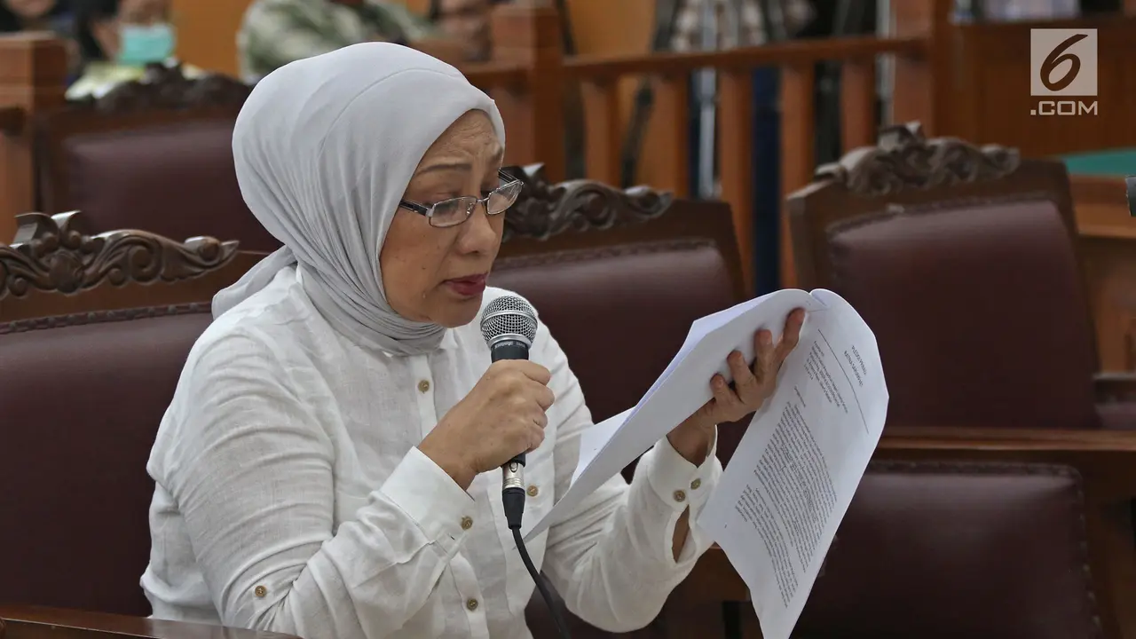 Tangis Ratna Sarumpaet Saat Bacakan Pledoi