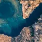 Ilustrasi Blue Hole atau Lubang Biru (dok. Unsplash.com/Pascal Scholl)