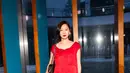 Gong Hyo-Jin mengenakan koleksi Fall/Winter 2026 washed silk dress dengan the Bunny Knot shoulder bag, peep-toe pumps, dan leather tiger earrings.  / Foto dok: Tory Burch.