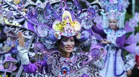 Solo Batik Carnival aksi bareng Jember Fashion Carnaval (Liputan6.com / Fajar Abrori)