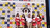 Pembalap Indonesia, Andy Muhammad Fadly dari Manual Tech KYT Kawasaki Racing berhasil keluar sebagai juara umum di Asia Road Racing Championship (ARRC) 2019 kelas AP250cc. (Bola.com/Muhammad Adiyaksa).