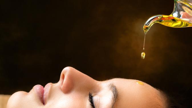 Ilustrasi minyak esensial (iStockphoto/karelnoppe)