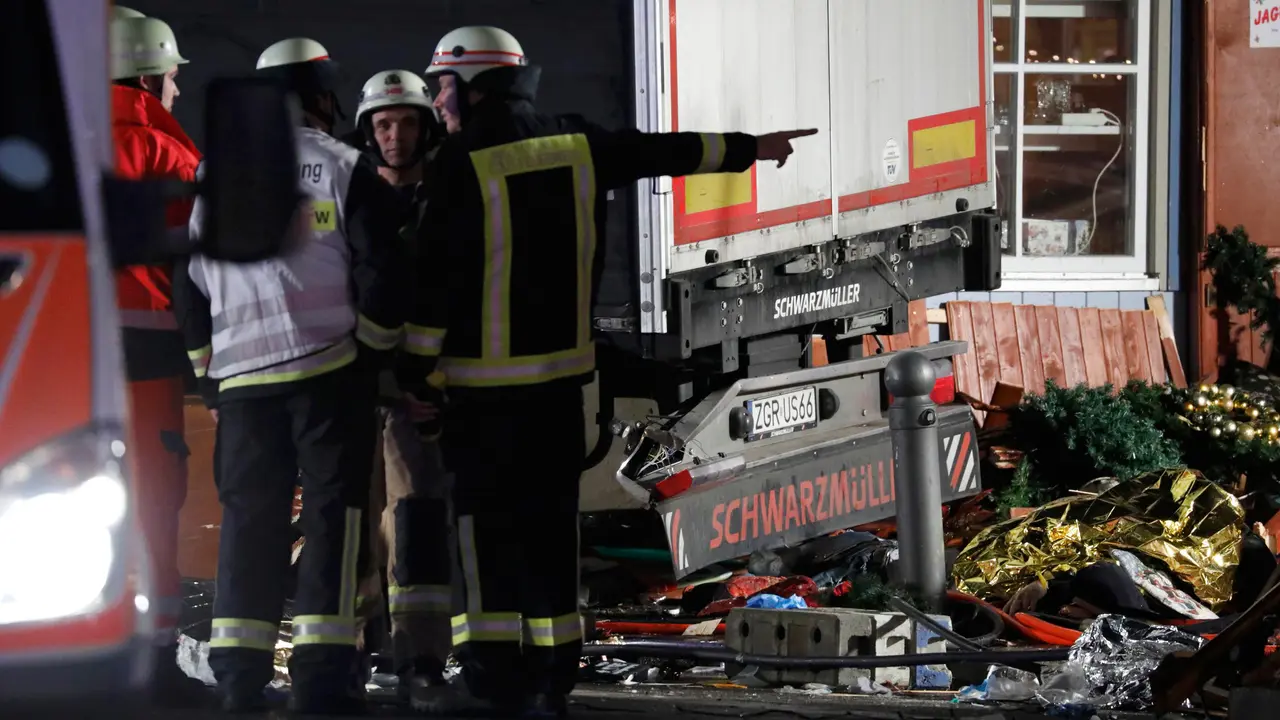 20161219-Truk Tabrak Pasar Natal di Berlin-Jerman