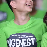 Film ‘Ngenest’ diangkat dari buku karya Ernest Prakasa sendiri, selain sebagai pemeran utama, Ernest juga berperan sebagai penulis cerita dan sutradara. Menjalani berbagai peran penting dalam waktu bersamaan bukanlah hal mudah. (Andy Masela/Bintang.com)