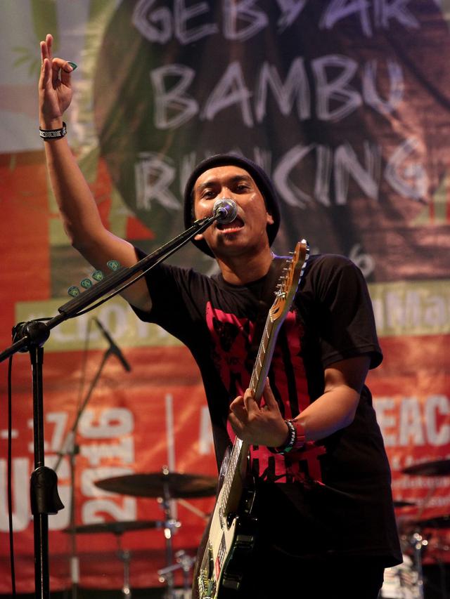 Lirik Lagu Dia Rocket Rockers Ragam Bola Com