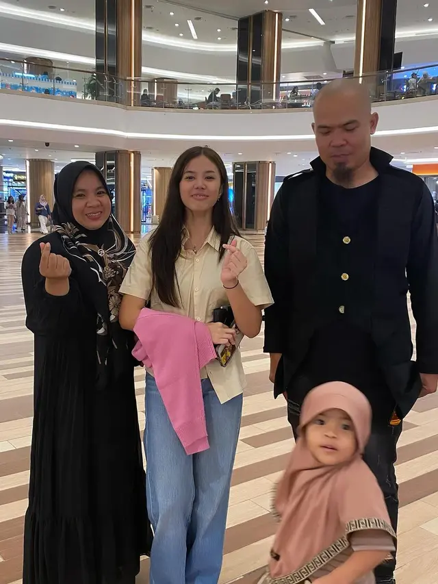 6 Potret Suky Dani Pria Mirip Ahmad Dhani Bertemu Safeea dan Dul Jaelani, Kocak