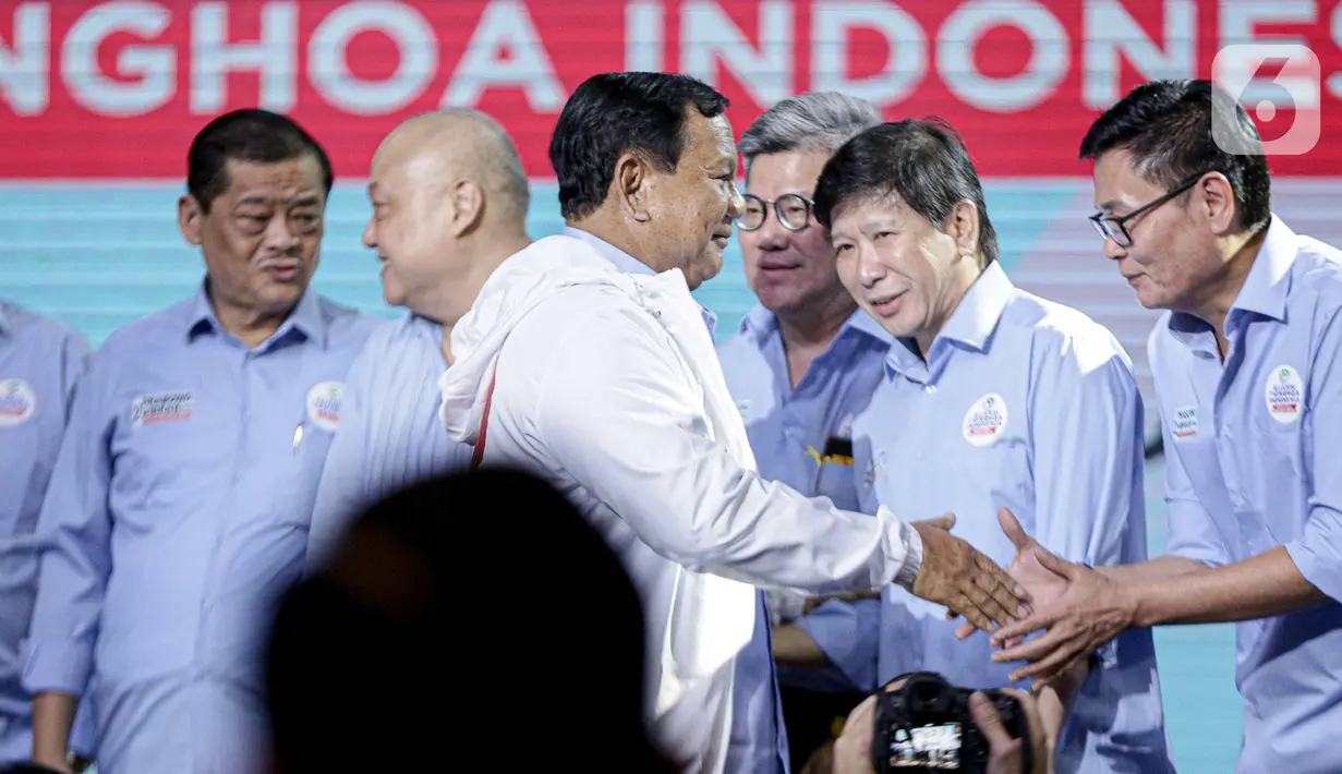 "Kami Aliansi Tionghoa Indonesia dengan ini menyatakan dukungan dan komitmen perjuangan bersama Prabowo-Gibran untuk menang sebagai calon presiden dan calon wakil presiden RI satu putaran menuju Indonesia Emas 2045," kata Koordinator Nasional Aliansi Tionghoa Indonesia, Anda Hakim, membacakan deklarasi. (Liputan6.com/Faizal Fanani)