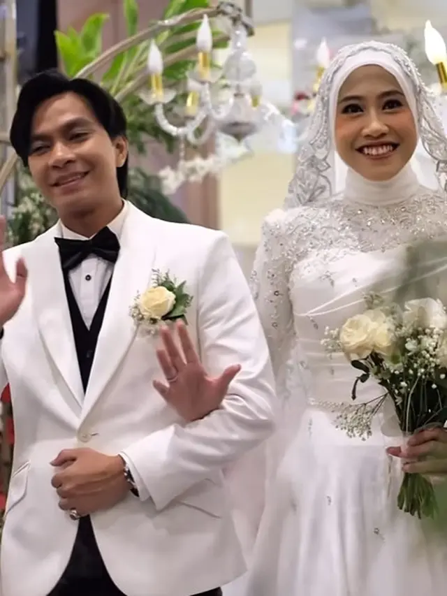 Tampilan Bak Princess Pemain Voli Megawati Hangestri di Momen Ngunduh Mantu, Kenakan Dress Putih Berhijab