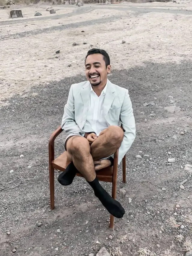 Jarang Tersorot, Ini 6 Potret Dion Raharja Kakak Mahalini