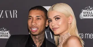 Meski Tyga dan Kylie Jenner sudah berpisah, namun hal itu tak menghentikan hubungan dan komunikasi mereka begitu saja. (Pedestrian TV)