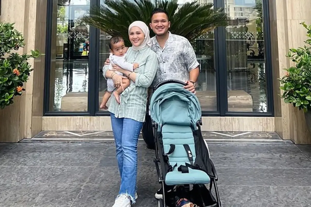 Ajak Anak, Ini 6 Momen Liburan Kesha Ratuliu dan Suami di Jogja