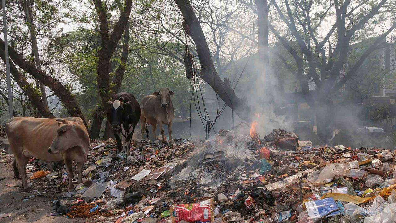 FOTO: Ngerinya Kota Terpolusi di Dunia Byrnihat,  Pakaian Yang Dikenakan Warga TerKontaminasi Debu Polusi