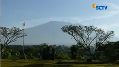 Hingga hari ini, geliat Gunung Agung masih tampak yang ditandai dengan kepulan asap hitam di puncak gunung.