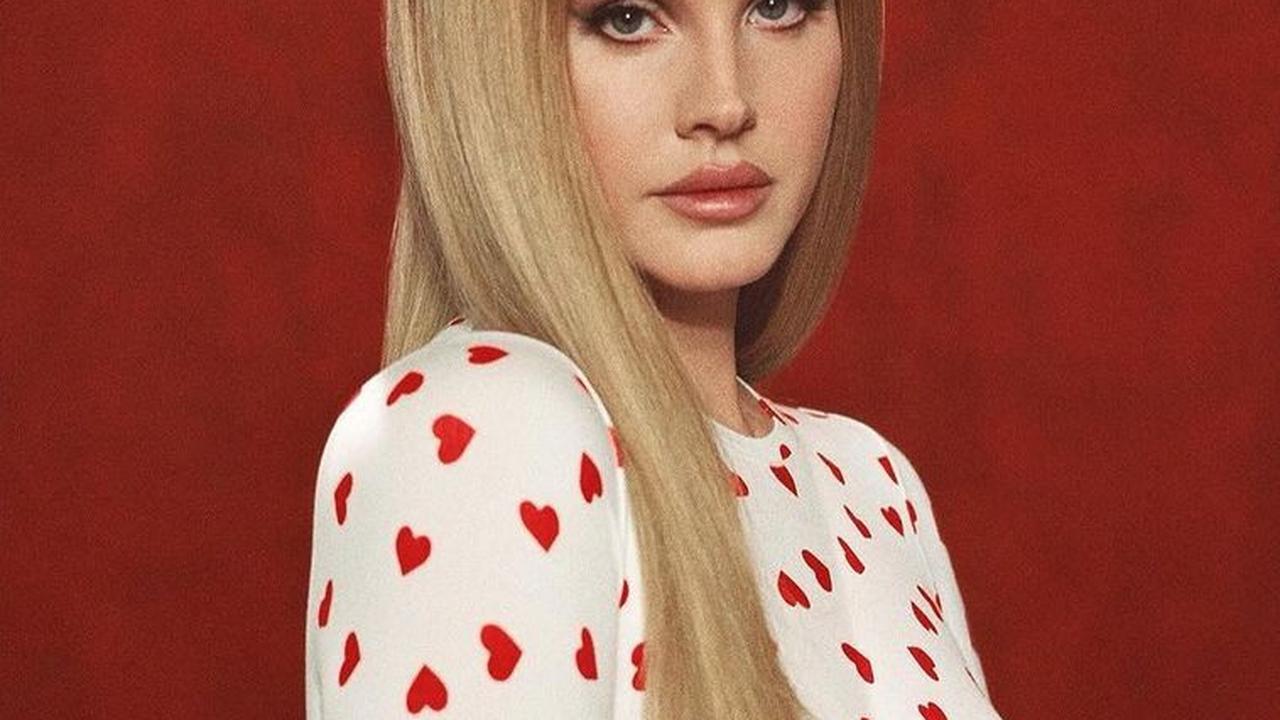 Ketenaran Koleksi: Lana Del Rey sebagai Wajah Kampanye
