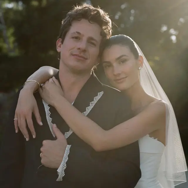 Charlie Puth resmi menikah dengan kekasihnya, Brooke Sansone setelah pacaran selama dua tahun. (Dok: IG @charlieputh https://www.instagram.com/charlieputh/)