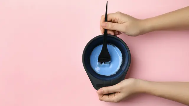 15 Cara Memakai Pewarna Rambut untuk Menutup Uban, Anti Gagal