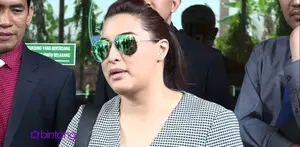 Sidang pertama pengajuan Isbat pengesahan pernikahan yang diajukan Jane Shalimar terhadap Didi Mahardhika digelar di Pengadilan Agama (PA) Jakarta Selatan pada hari ini. Jane menegaskan dirinya hanya meminta kejelasan status saja dari Didi.