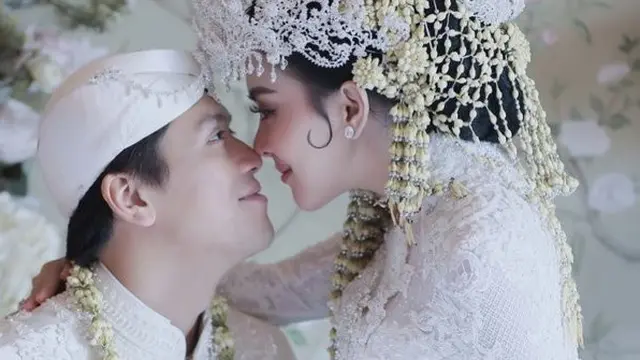 5 Artis Wanita Indonesia yang Menikah di Usia Lebih dari 35 Tahun, Terbaru Olivia Zalianty