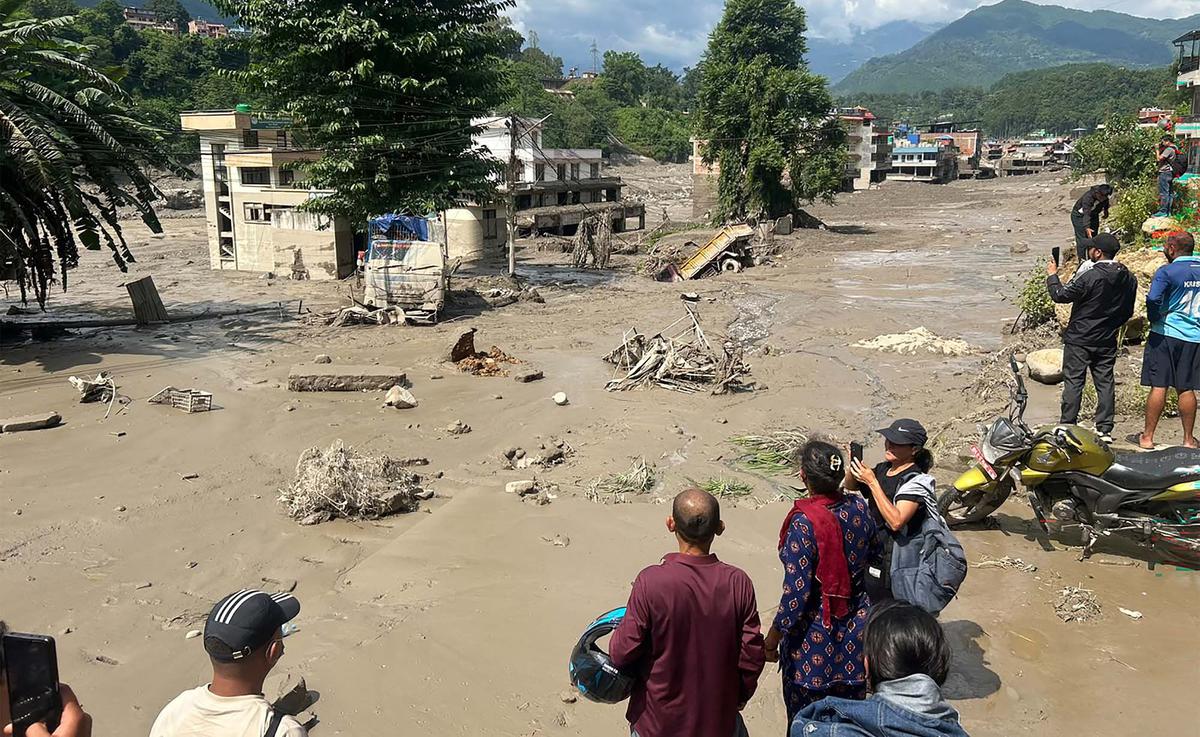 Banjir Bandang Nepal Tewaskan 95 Orang, Ratusan Wisatawan Hilang