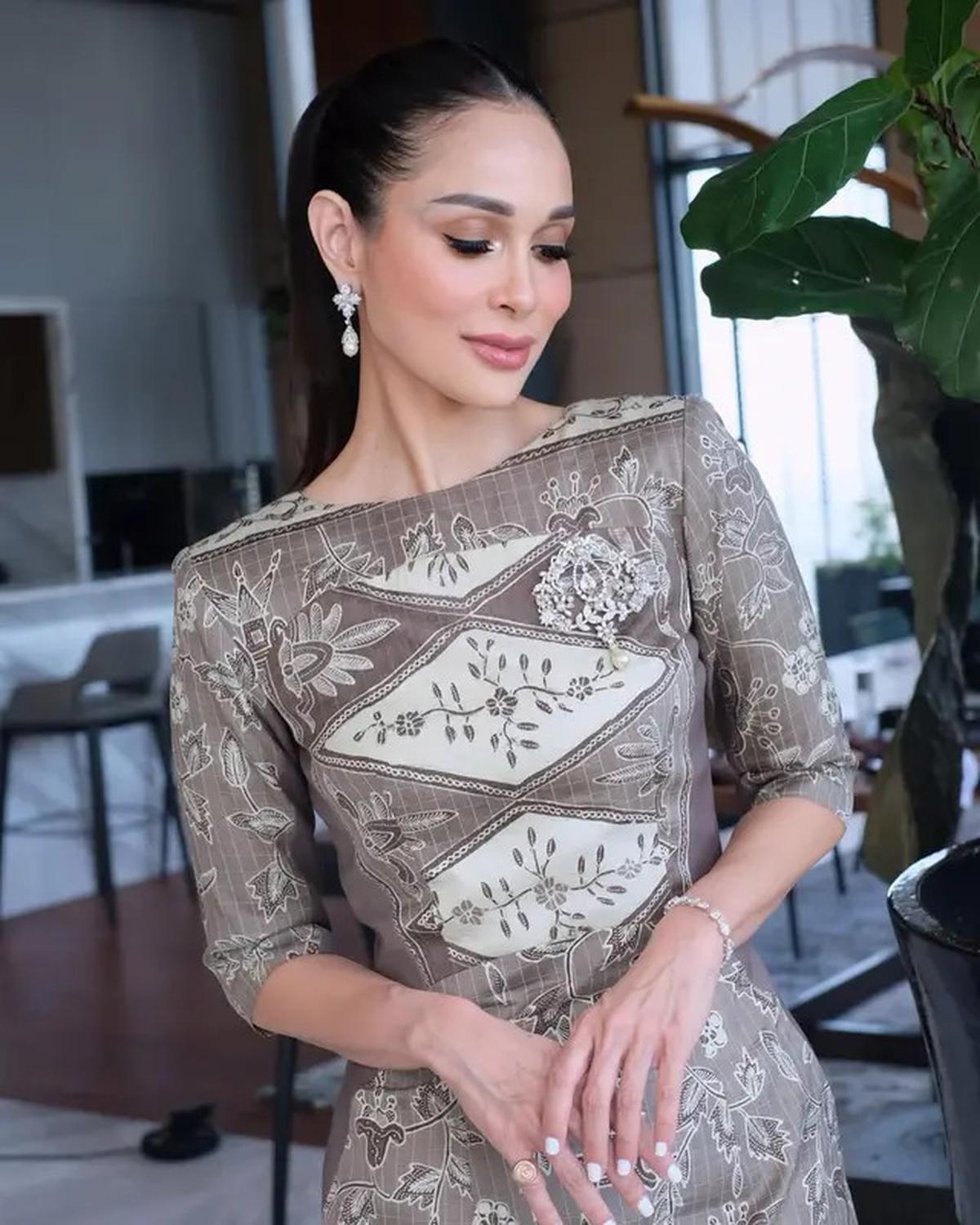 7 Model Baju Batik Loemongga Haoemasan, Jadi Inspirasi Gaya Formal dan Elegan Istri Menteri