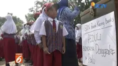 Mereka juga mengumpulkan donasi untuk korban gempa dan tsunami di Palu dan Donggala.