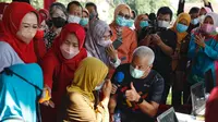 Gubernur Jawa Tengah Ganjar Pranowo meninjau pelaksanaan vaksinasi Covid-19 di Desa Jompo, Kecamatan Kalimanah, Kabupaten Purbalingga, Jateng. (Ist)