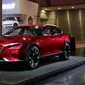 Koeru yang memiliki arti 'melampaui' hadir dengan balutan warna merah yang menjadi karakter mobil Mazda saat ini.