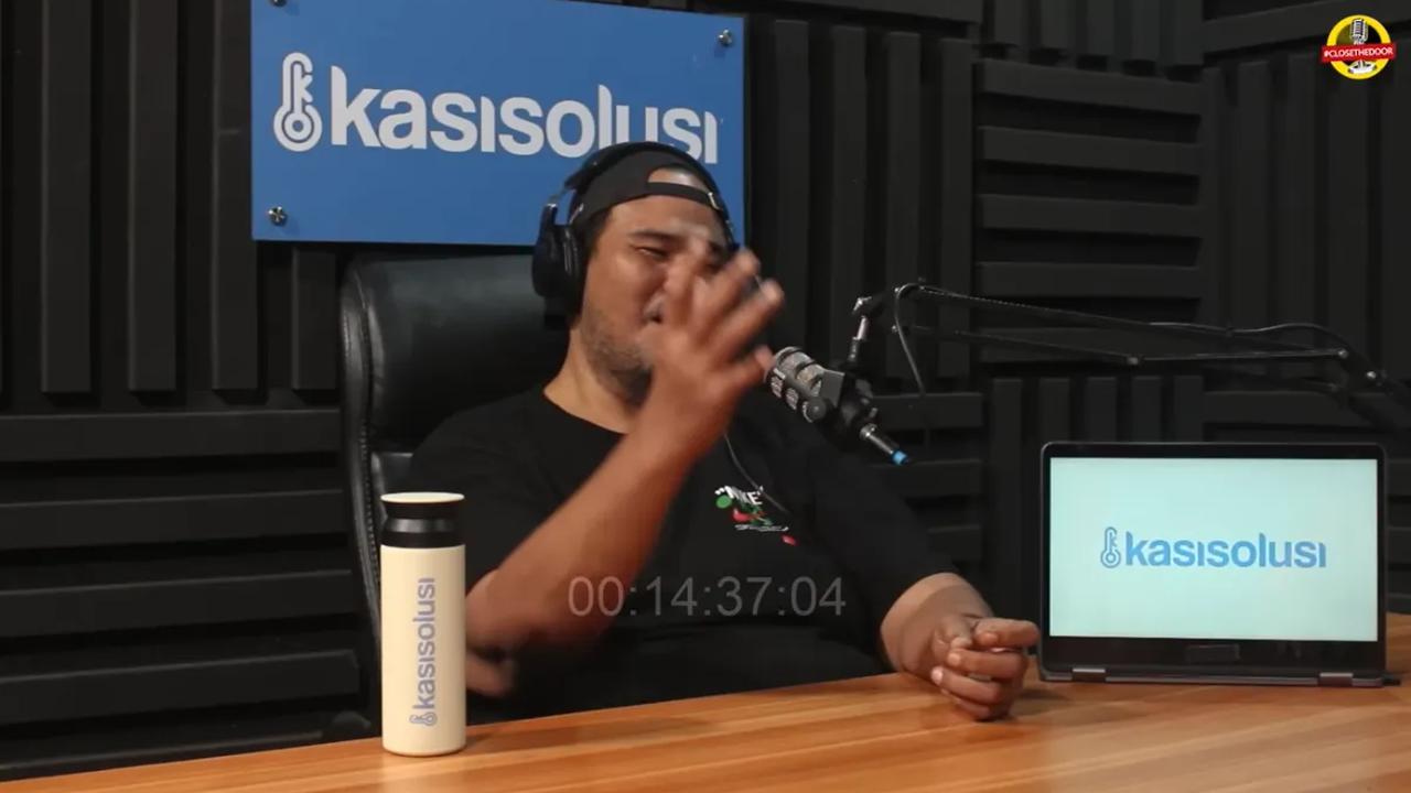 Fahmi Bo saat itu menjelaskan jika dirinya saat ini bekerja menjadi sopir Azis Gagap. Kebetulan saat itu dia sedang butuh pekerjaan.<br>