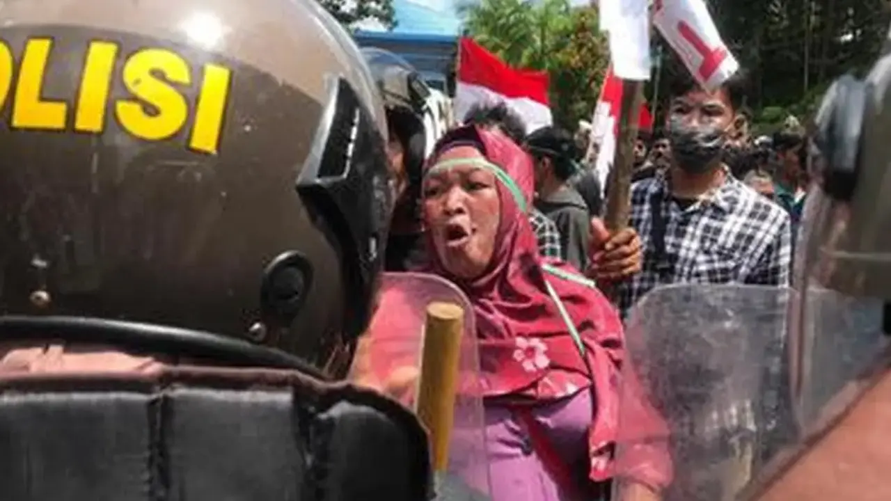 Demonstrasi warga wawonii menolak pertambangan, berujung memenangkan gugatan di MA.(Liputan6.com/Ahmad Akbar Fua)