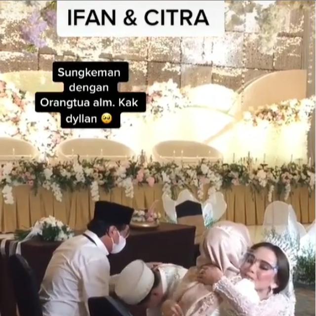 6 Momen Sungkeman Ifan Seventeen dan Citra Monica dengan Orang Tua Dylan Sahara