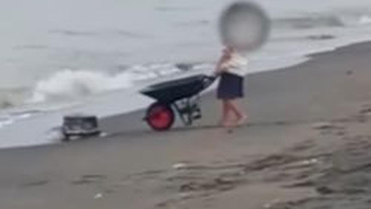 Aksi Tak Terpuji Warga Sengaja Buang Sampah di Pantai, Alasannya Bikin Warganet Naik Darah