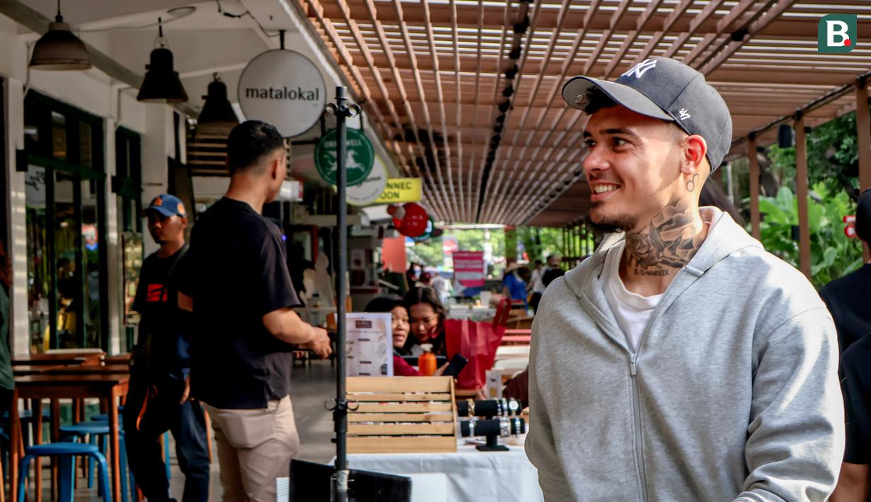 Dengan mengikuti game itu, peserta ngabuburit akan mendapat stempel pada kertas misi agar dapat mengikuti undian yang berhadiah utama menonton langsung laga Serie A. (Bola.com/Nur Iman Ali)