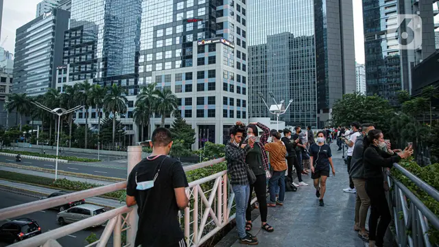 JPO Tanpa Atap Sudirman Ramai Dikunjungi di Masa PPKM Level 3