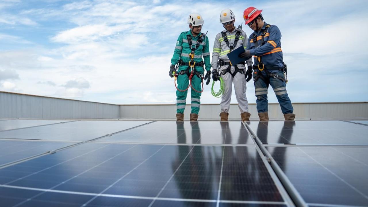 Indonesia Harus Siap Manfaatkan Potensi Panas Bumi dan Surya untuk Transisi Energi