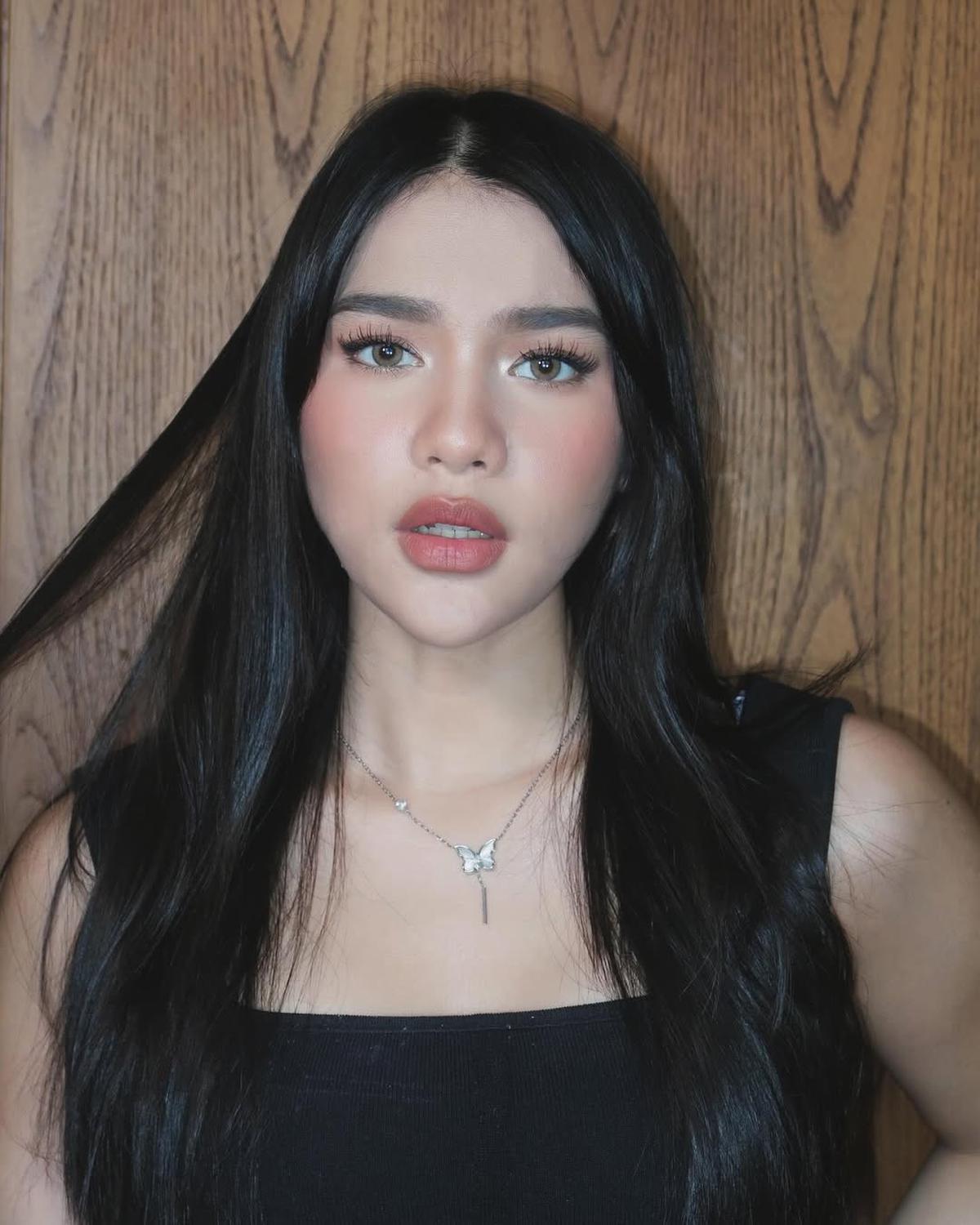 Potret Terbaru Davina Karamoy, Ekspresi dan Pose-Posenya Masih Beraura Maut