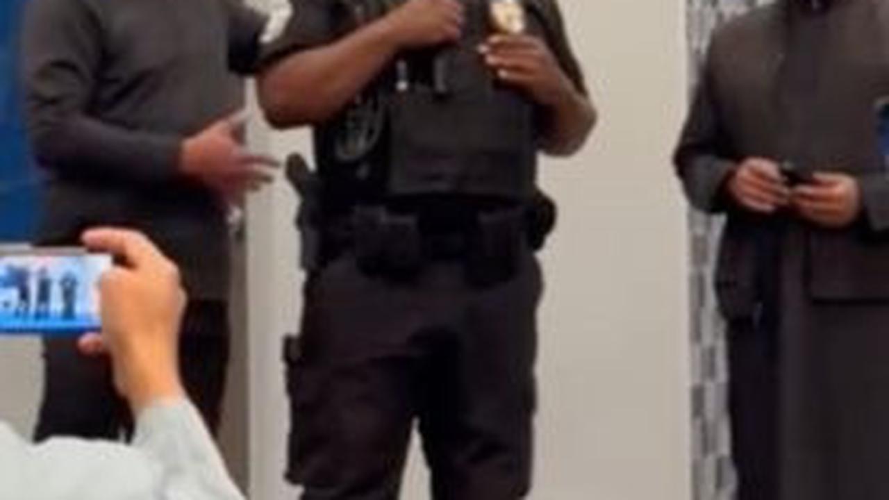 Polisi Amerika Tiba-tiba Masuk Masjid Sedang Gelar Pengajian, Ternyata Minta Masuk Islam