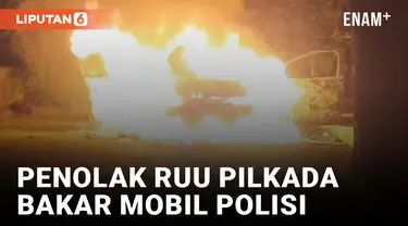 Ricuh! Massa Penolak RUU Pilkada Bakar Mobil Polisi di Tanah Abang