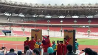 Ketua Umum PSSI, Mochamad Iriawan alias Iwan Bule bersama Menpora Zainudin Amali adu penalti di Stadion Utama Gelora Bung Karno (SUGBK), untuk menandai 100 hari menuju Piala Dunia U-20 2023, Kamis (9/2/2023). (Melinda/Liputan6.com).