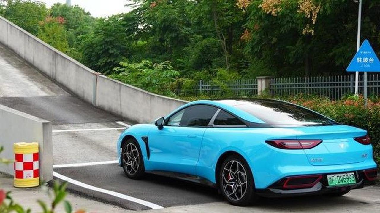 Ternyata ada cara untuk mengendarai Mobil Listrik di Tanjakan.