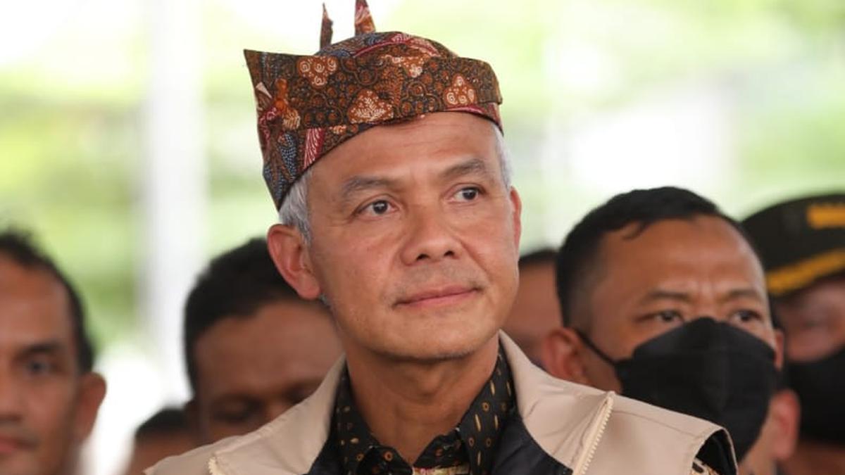 Di Depan Jokowi, Gubernur Jateng Ganjar Pranowo Sentil Pendapatan Guru