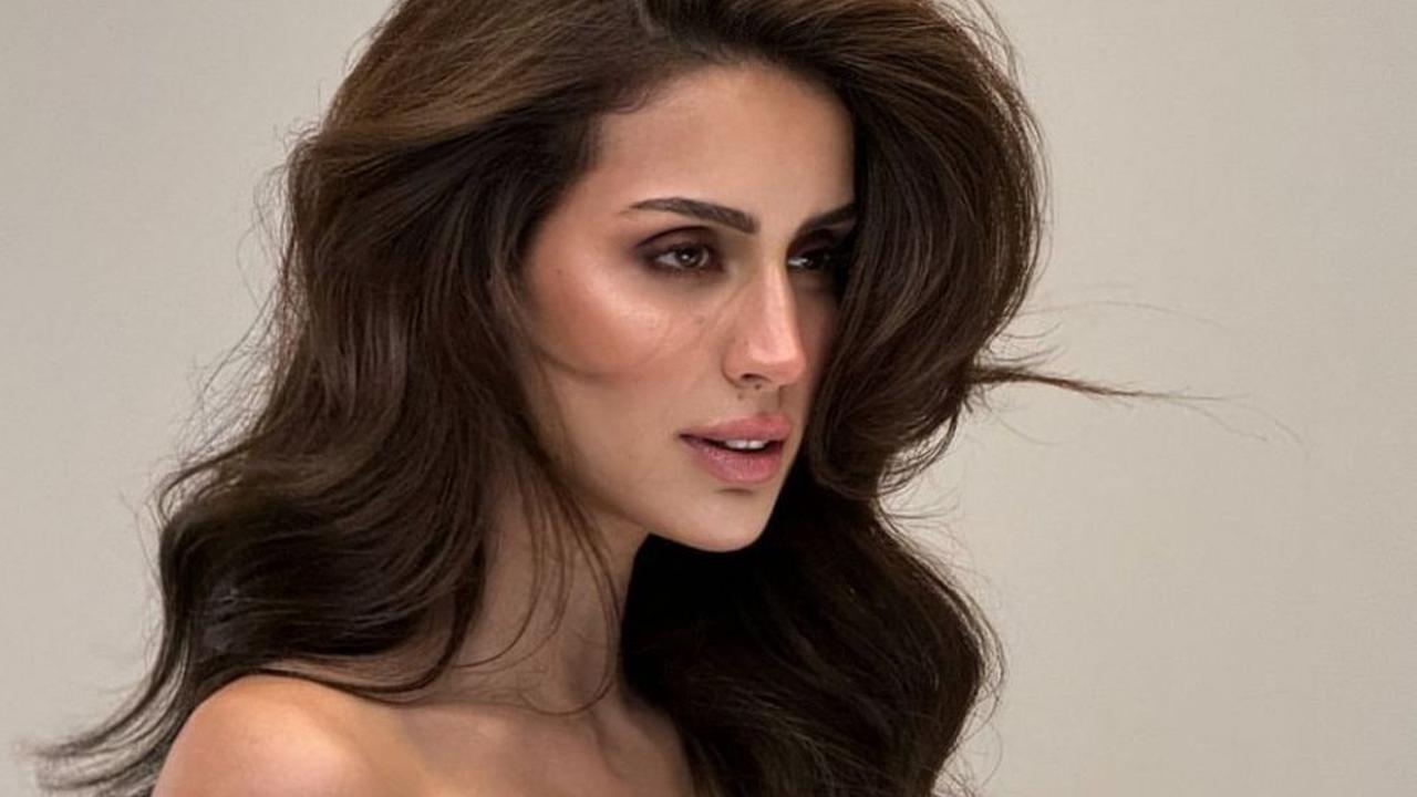 Mengenal Sosok Larissa Bonesi Model Asal Brasil yang Dikabarkan Bakal Jadi Menantu Shah Rukh Khan