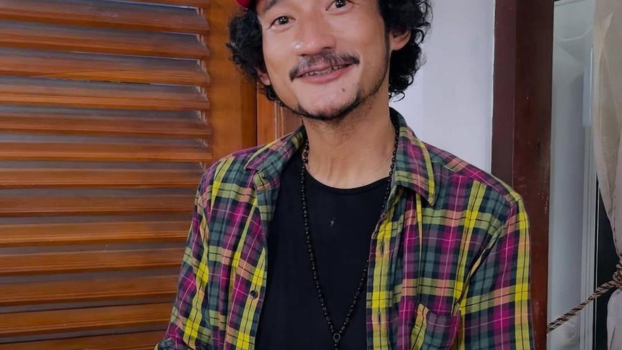 Potret 6 Artis yang Tinggalkan Dunia Hiburan, Kini Tekuni Profesi Tak Mentereng Namun Bikin Hati Damai