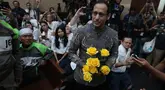 Terdakwa kasus dugaan korupsi pengadaan Chromebook dalam program digitalisasi pendidikan di Kemendikbudristek, Nadiem Anwar Makarim bersama pengemudi ojek online sebelum sidang vonis  di Pengadilan Tipikor, Jakarta, Selasa (30/06/2026). (Kapanlagi.com/Budy Santoso)