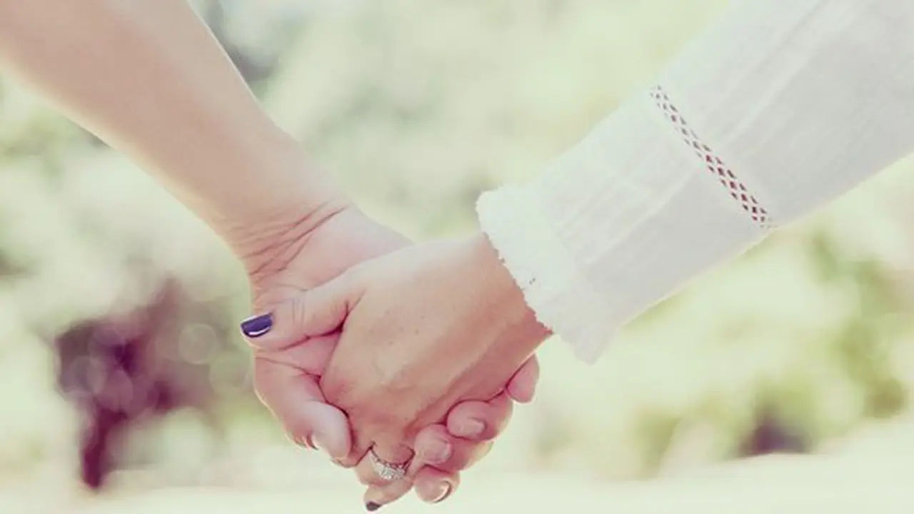 Membantu sesama./Copyright pixabay.com