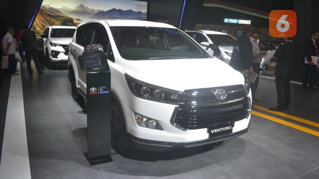 Toyota Innova Venturer pre-facelift di IIMS 2019
