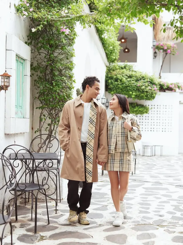 Pesona Prilly dan Omara dalam pemotretan terbaru. (credit:instagram.com/prillylatuconsina96/winstong