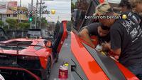 Lamborghini kehabisan bensin di lampu merah (TikTok/@adehilwan)